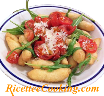 Bastoncini di pizza fritti salati (Scugnizzi napoletani)